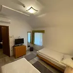 Gasthuis Josephus Vendeghaz 3*